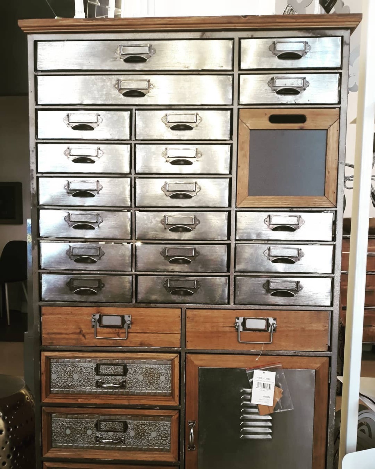 Cassettiera in stile industrial
